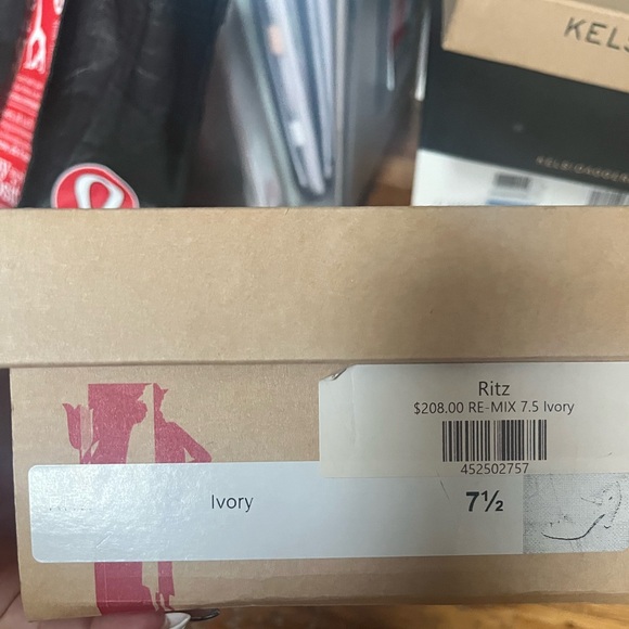 Remix Ritz in Ivory 7.5 - Picture 7 of 7